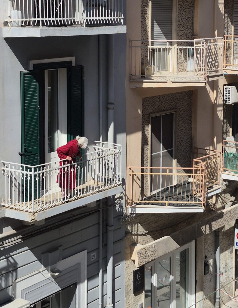 Talijanska nonna nadzorna kamera, Bari
